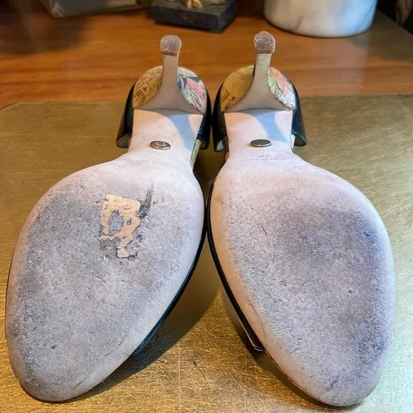 Emilio Pucci Open Toe Heels in Black Patent Leather - Picture 13 of 15